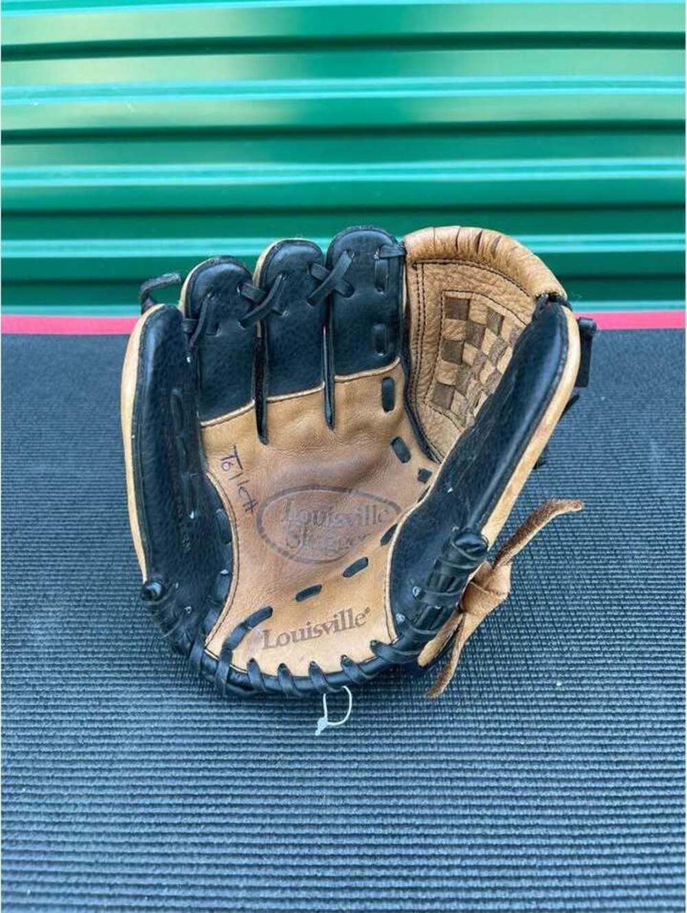 Louisville Slugger Genesis 1884 GENB950 9.5" Youth Baseball Glove LHT